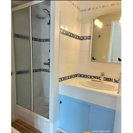 Apartament Serr *